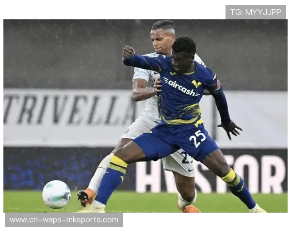 国米反击速度极快，后场长传直挂前锋单刀破门，演绎足球快意人生