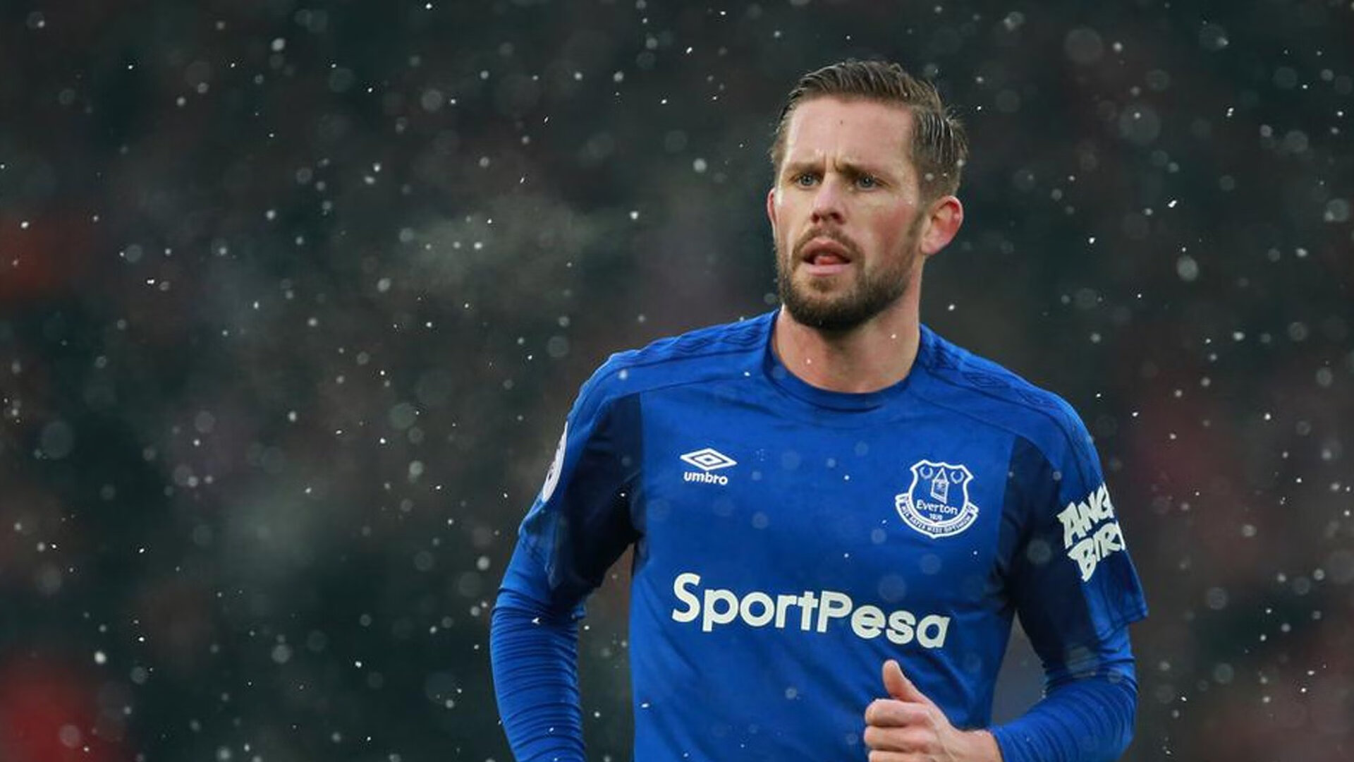 搏击比赛激烈角逐彰显力量与技巧，搏击的比赛